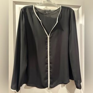 Atmosphere black shear top with white trim
